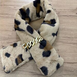 ShopEvelynne Leopard Print Faux Fur Scarf